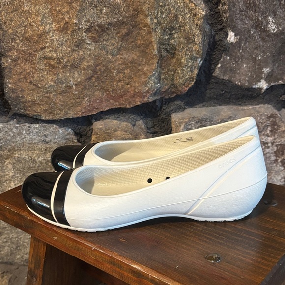 CROCS W7 Cap Toe Ballet Flat Women Stucco Off White and Black - Picture 4 of 8